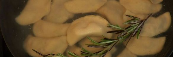 вареники со свининой и зелеными сливами