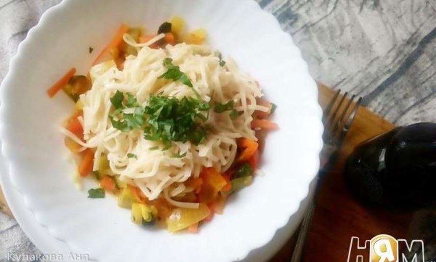 Рецепт яичной лапши с овощами