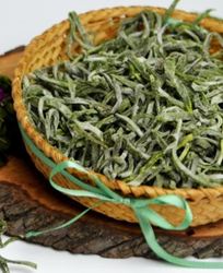 Зеленая домашняя лапша с крапивой