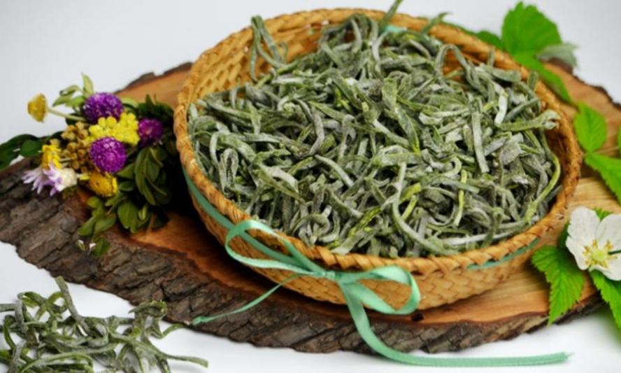 Рецепт зеленой домашней лапши с крапивой