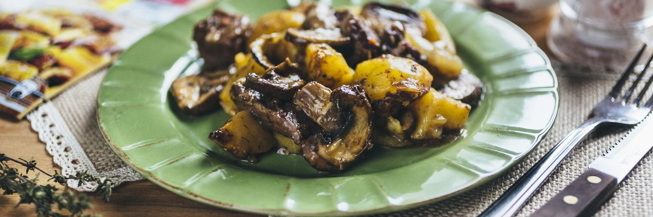 Сочное жаркое с грибами и картофелем