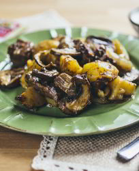 Сочное жаркое с грибами и картофелем