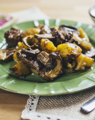 Сочное жаркое с грибами и картофелем