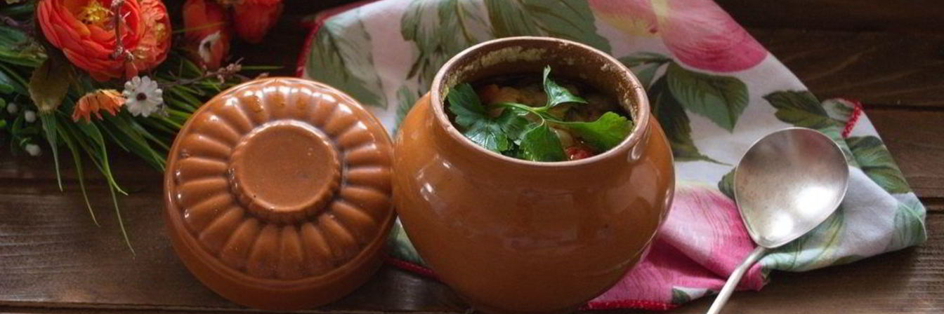Жаркое из курицы в горшочке