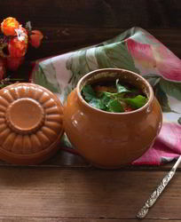 Жаркое из курицы в горшочке