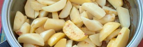 жаркое с картошкой и свининой в горшочках