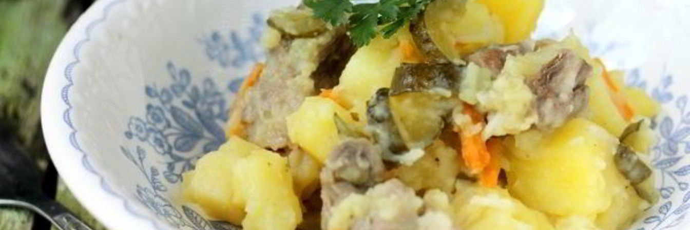 Жаркое с солеными огурцами в мультиварке