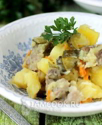 Жаркое с солеными огурцами в мультиварке