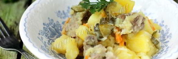 жаркое с солеными огурцами в мультиварке