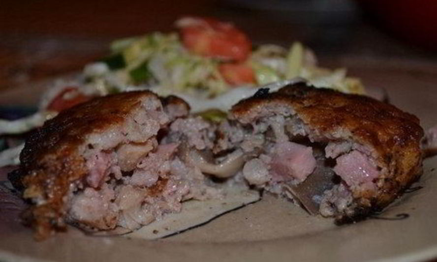 Рецепт мясных зраз с начинкой из ветчины и грибов