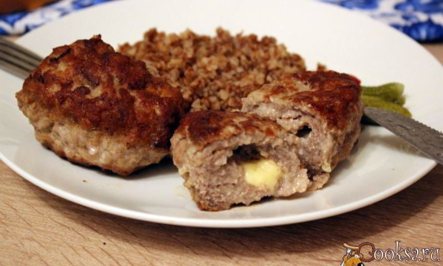 Рецепт мясных зраз с сыром и сливочным маслом