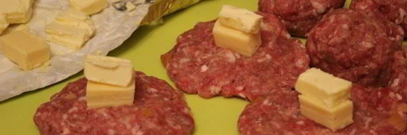 мясные зразы с сыром и сливочным маслом