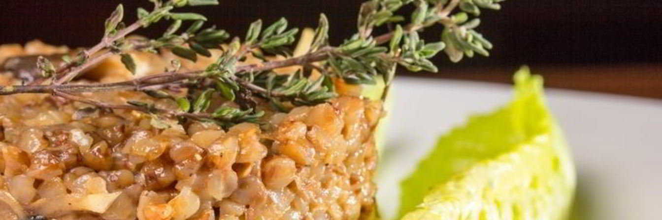 Гречка с луком и вешенками