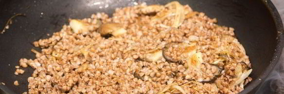 гречка с луком и вешенками