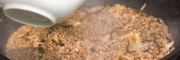 гречка с луком и вешенками