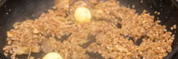 гречка с луком и вешенками