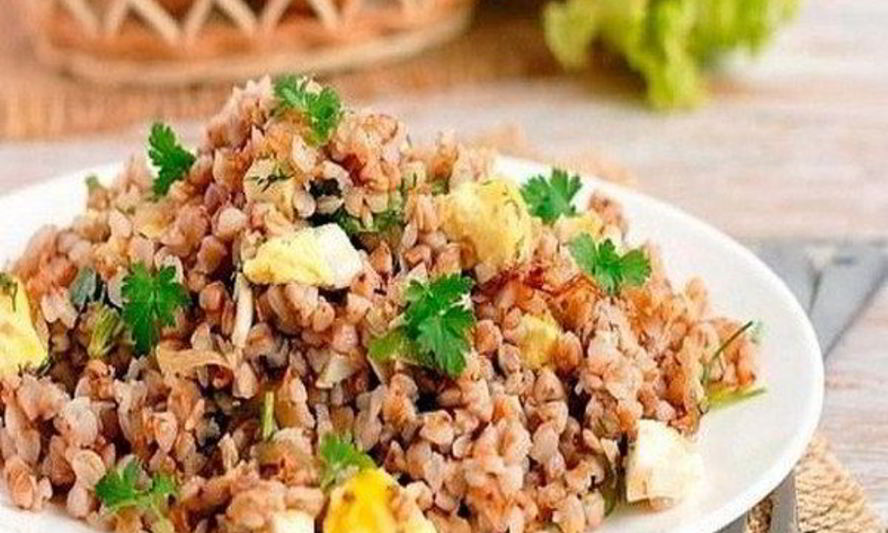Рецепт гречки с зеленью и вареными яйцами