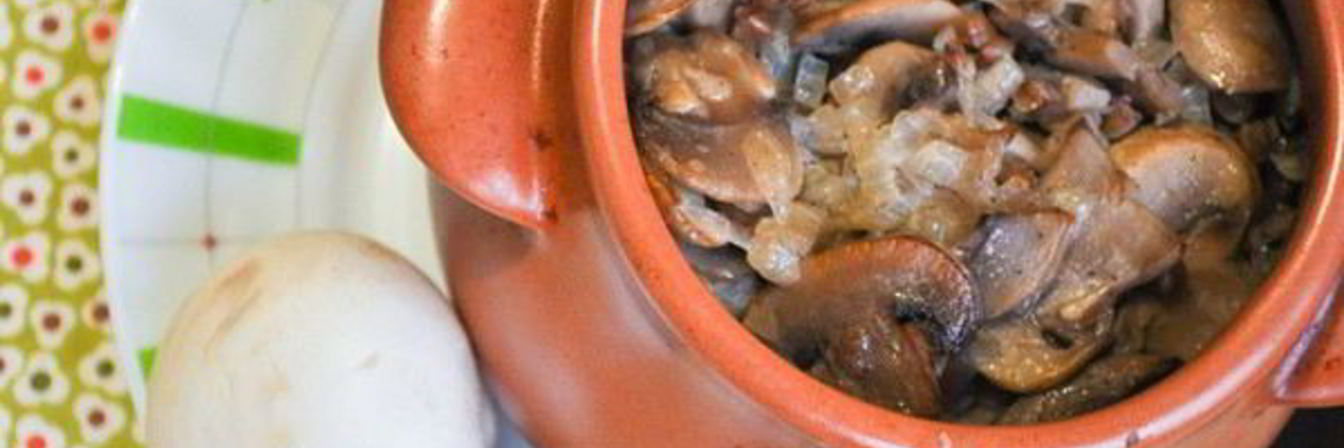 Классическая гречка с грибами в горшочке