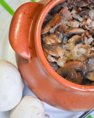 Классическая гречка с грибами в горшочке