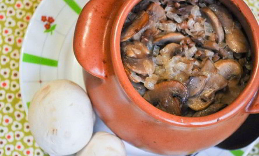 Рецепт классической гречки с грибами в горшочке