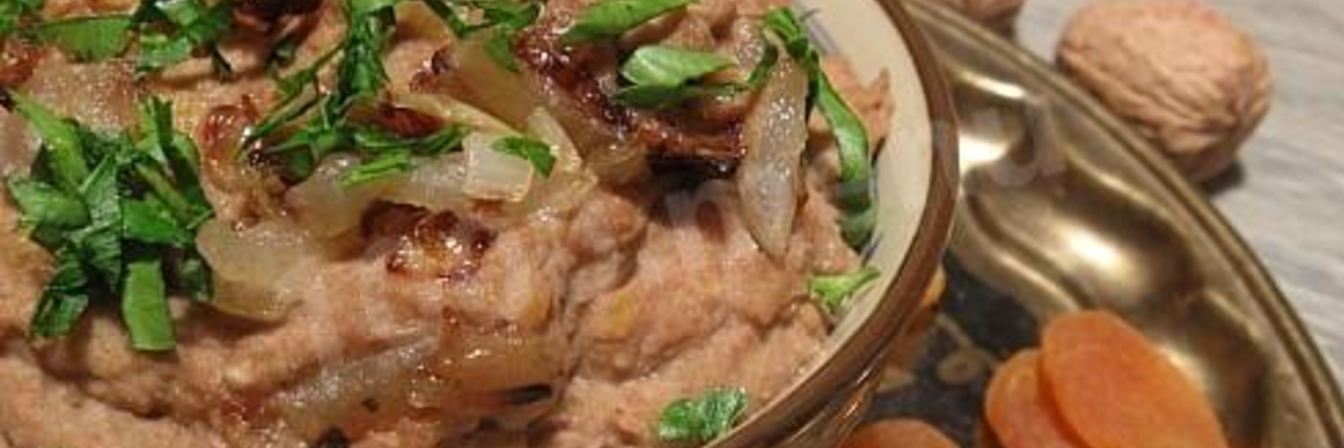 Каша из чечевицы с луком и корнем петрушки