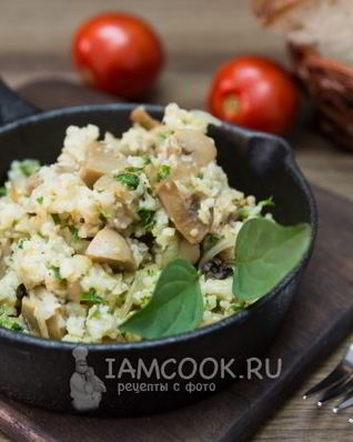 Пшеничная каша с грибами и жареным луком