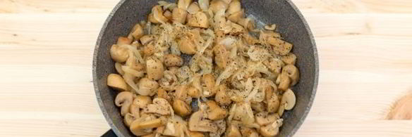 пшеничная каша с грибами и жареным луком