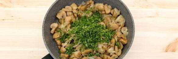 пшеничная каша с грибами и жареным луком