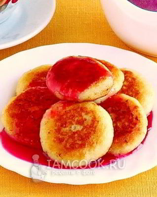 Биточки манные на меду с малиновым сиропом