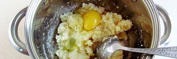 биточки манные на меду с малиновым сиропом