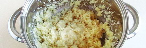 биточки манные на меду с малиновым сиропом