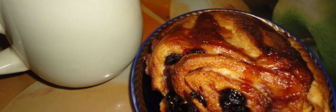 Булочки-ссобойки с вишней и апельсиновым сиропом