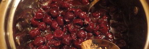 булочки-ссобойки с вишней и апельсиновым сиропом