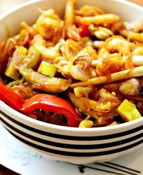 Фунчоза с морским коктейлем