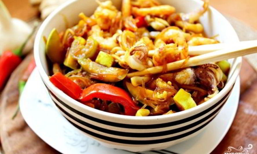 Рецепт фунчозы с морским коктейлем