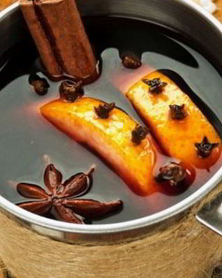 Глинтвейн с анисом и фруктами