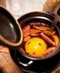 Глинтвейн с имбирем, гвоздикой и изюмом