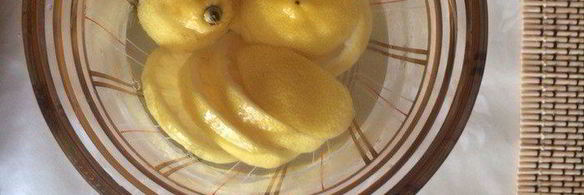 холодный напиток с лимоном