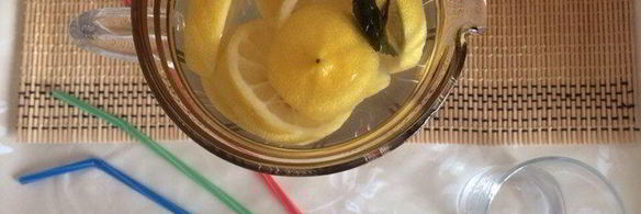 холодный напиток с лимоном