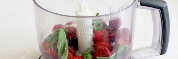 клубнично-мятный коктейль