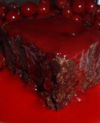 Кофейно-клюквенный брауни с калиновым сиропом