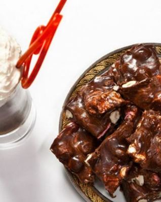 Кофейный коктейль с персиками