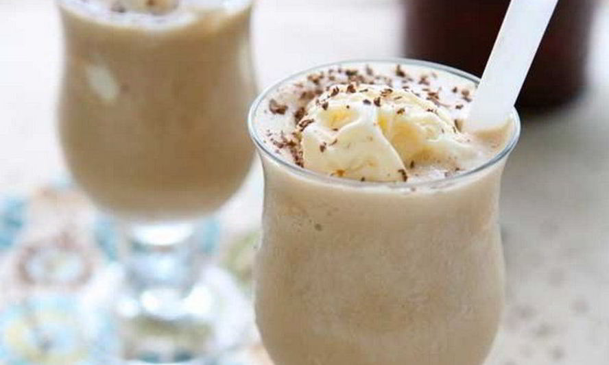 Рецепт коктейля coffee milkshake с шоколадным сиропом
