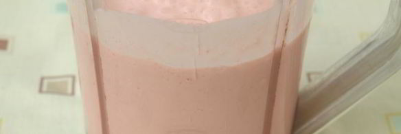 коктейль на ряженке с творогом и малиной