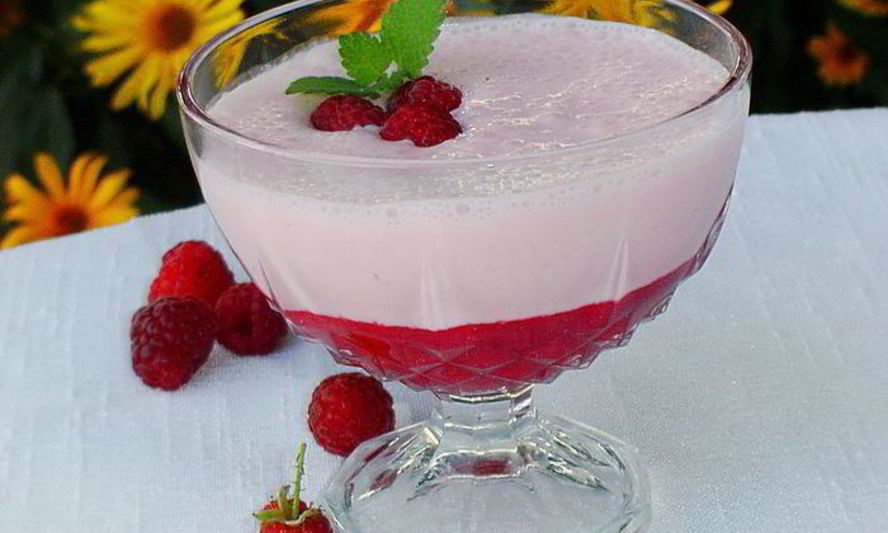Рецепт коктейля слоеного из малины и ряженки
