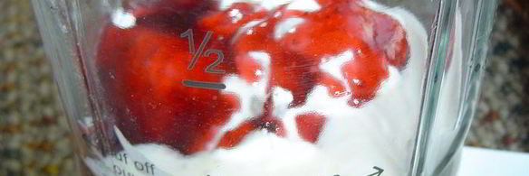 коктейль слоеный из малины и ряженки