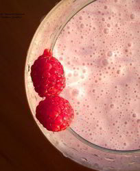 Малиновый коктейль с мороженым