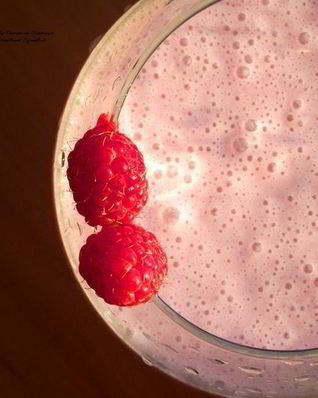 Малиновый коктейль с мороженым