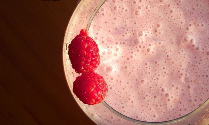 Рецепт малинового коктейля с мороженым