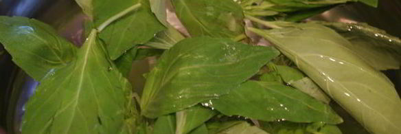 малиновый напиток с лимоном и базиликом